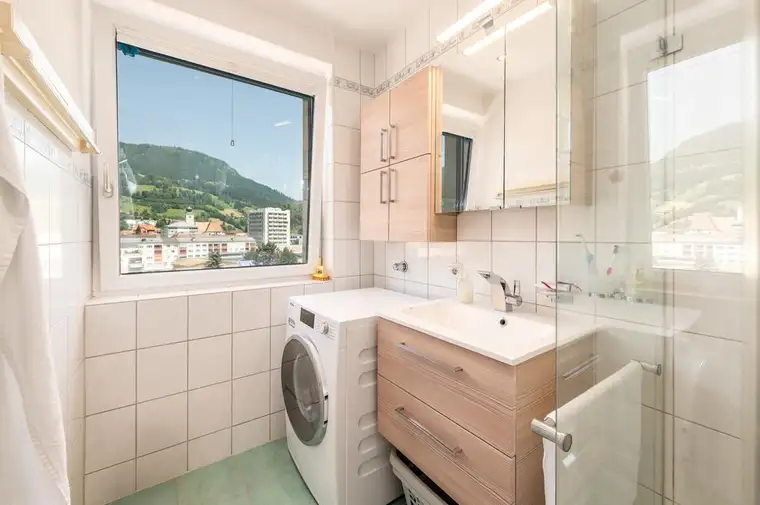 Eigentumswohnung für Jung und Alt! Mit Aufzug, Kellerabteil, Tiefgaragenplatz und Zweitwohnsitz!