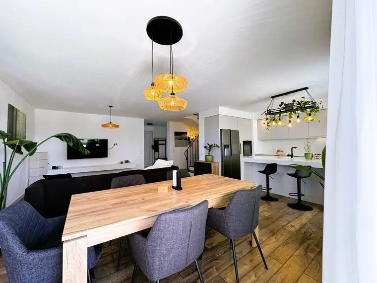 Modernes Reihenendhaus in Seenähe – Wohnen mit Lebensqualität am Attersee