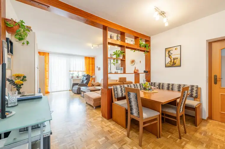 Gepflegte 3-Zimmer Eigentumswohnung mit Aufzug, Tiefgaragenplatz und guter Infrastruktur in Liezen!