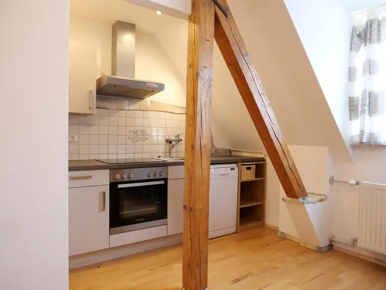Helle Dachgeschoßwohnung mit Gartenanteil - Anlagewohnung!
