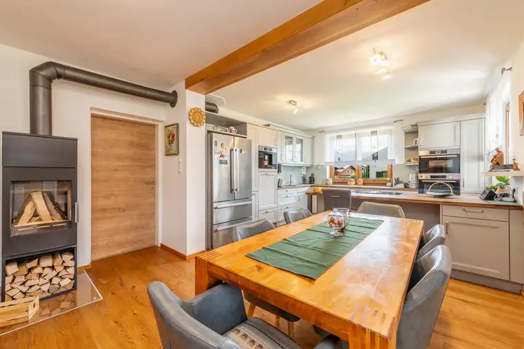 Wohnoase mit Charme – Modernisiertes Einfamilienhaus in sonniger Ruhelage mit Traumgarten
