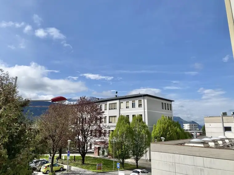 Liezen! Charmante Altbauwohnung: Große Räume, beeindruckender Stadt- und Bergblick