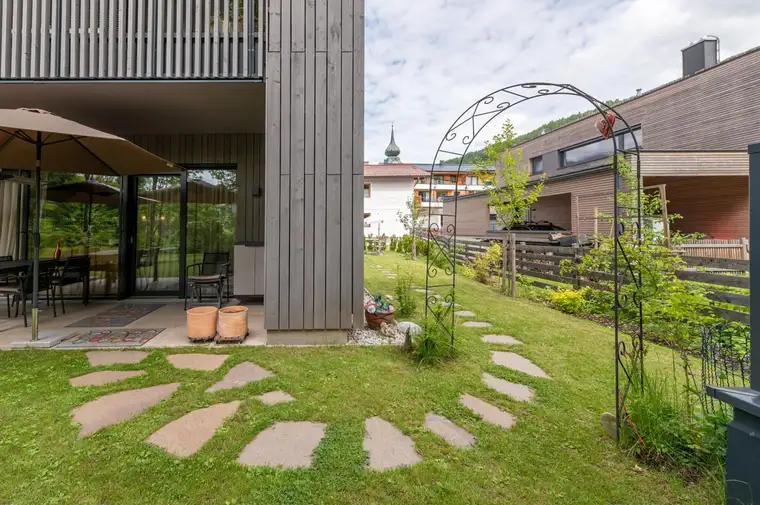 Neubaujuwel im Zentrum von Schladming- Gartenidylle mit Bergblick.