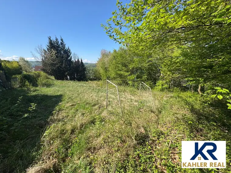 Traumgrundstück 766m² mit Baugenehmigung in Gablitz – Fern- &amp; Grünblick inklusive!