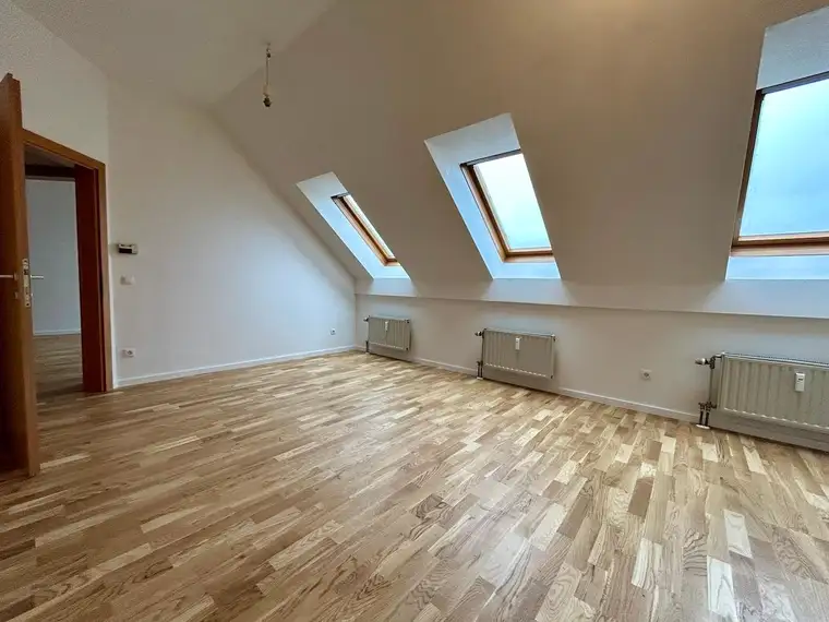 Ab August verfügbar: Moderne 2-Zimmer-Dachgeschosswohnung in Fürstenfeld