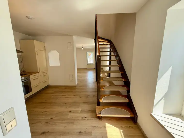 Neuer Eigentümer schafft neues Wohngefühl: Großzügige Maisonette-Wohnung mit 2 Schlafzimmern