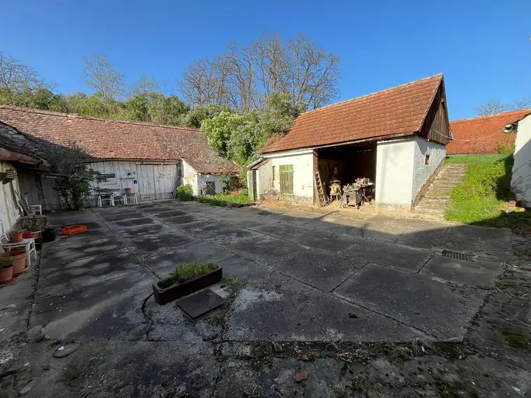 1.178 qm Grundstücksfläche, mit 2 Stadln, 1 Garage, 1 Halle und einem Abriss Objekt!