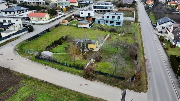 2.154 qm Grundstück, im Weinberg in Retz!!