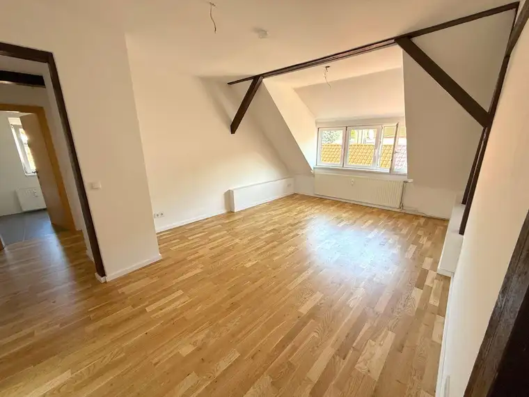 Ab Jänner verfügbar: Geräumige 3-Zimmer-Dachgeschosswohnung mit Einbauküche zu vermieten!