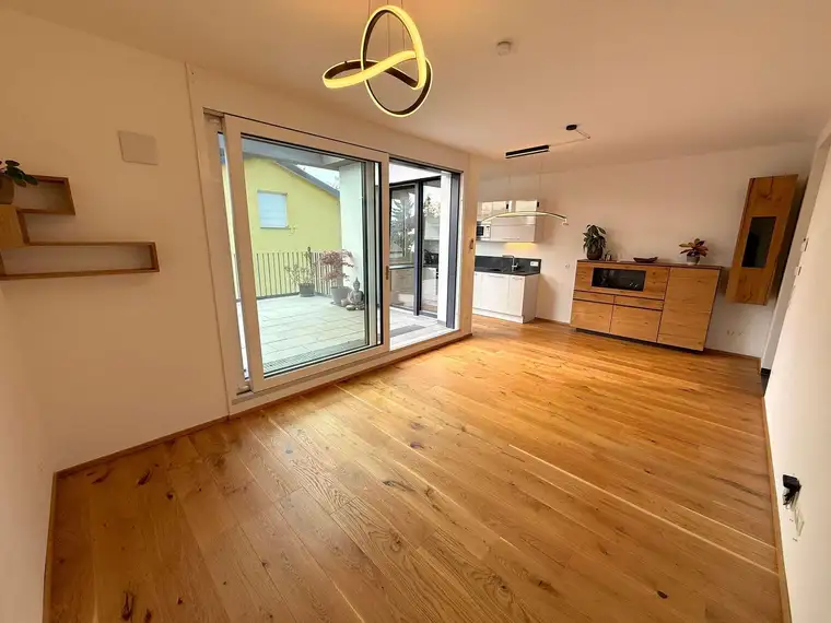 42 m² Außenfläche, kompakt aufgeteilte 56,33 m² Wohnfläche und kleiner Donaublick!