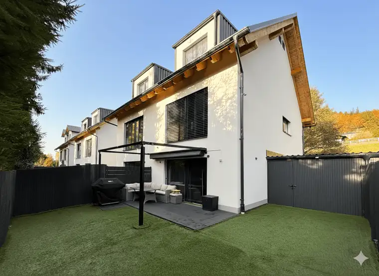 Neubau-Doppelhaushälfte Lengau | 6 Zimmer, Südgarten &amp; Carport | BJ 2023, modern &amp; energieeffizient