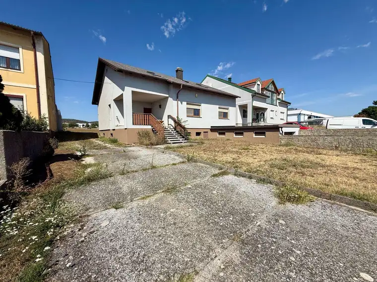 Potenzialstarkes Sanierungsobjekt mit Fernblick über den Neusiedler See &amp; ins Leithagebirge