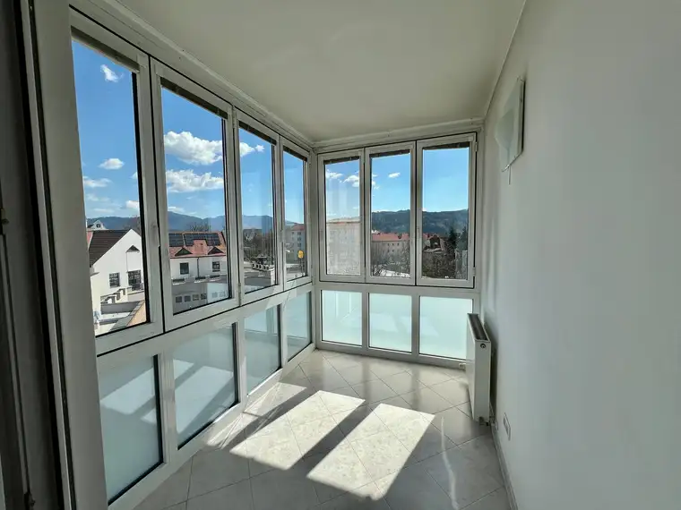 Großzügige 5-Zimmer-Maisonette mit Wintergarten &amp; Kamin in Toplage