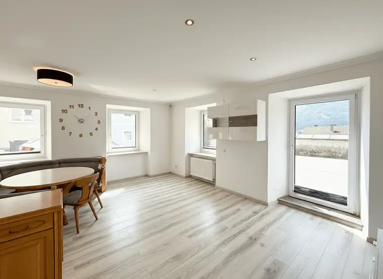 Lungauer Wohntraum: 4 Zimmer, zentral, Kachelofen &amp; Außenstellplatz