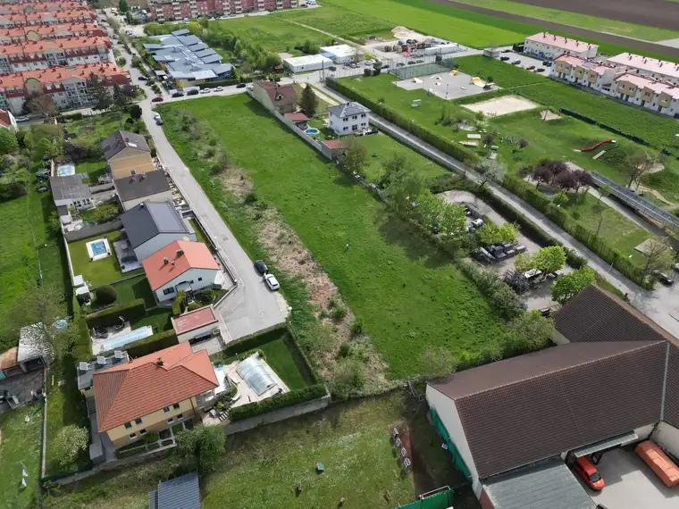 Mehrfach Bebaubar, kein Bauzwang, 700 qm Grundstücksfläche in Gänserndorf-Stadt, nähe Kindergarten!