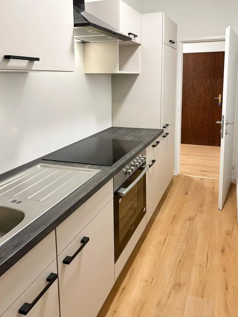 Ab Juli verfügbar! Ein-Zimmer-Wohnung mit separater Küche in Raffelstetten