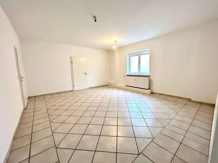 Günstige Erdgeschosswohnung mit vielseitigen Wohnbereichen ab Herbst verfügbar!
