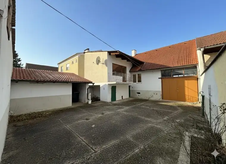 Sanierungsobjekt mit zwei Wohnhäusern und Nebengebäuden in Poysdorf!