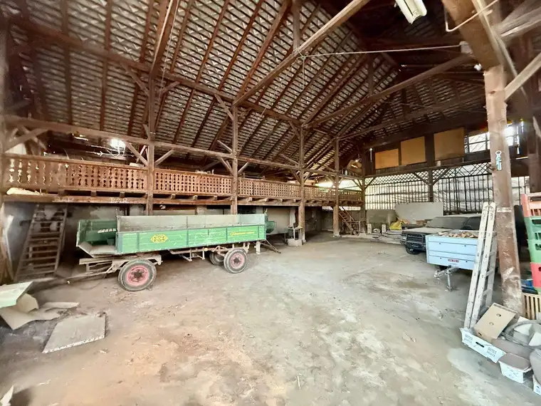 Sanierungsbedürftiges Dorfhaus mit großzügigem Stadl &amp; ca. 250 m2 Nutzfläche und eigener Galerie!