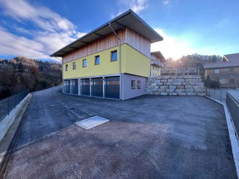 Geräumige Garage oder Lagerfläche in Bad Dürrnberg – 3 Stellplätze!