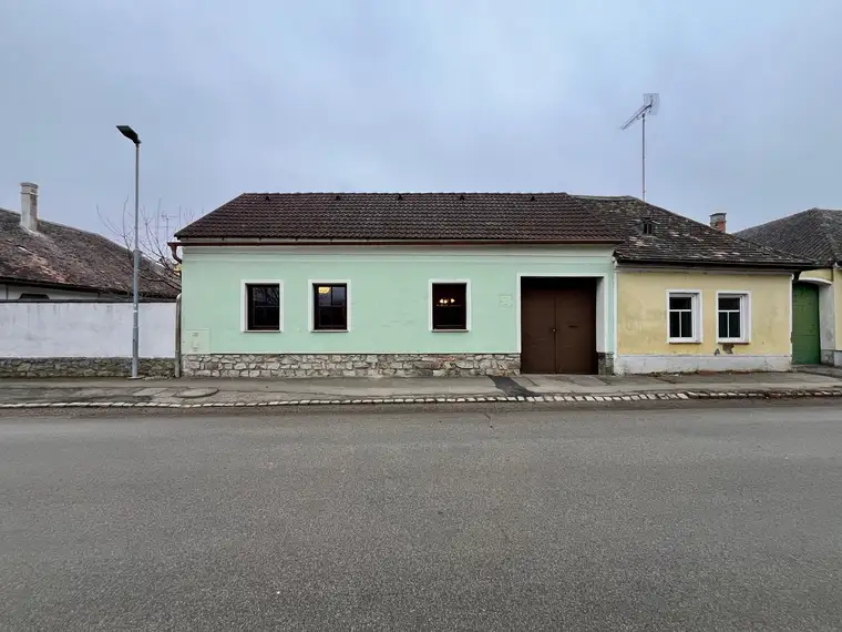 Kleines Bauernhaus mit Nebengebäuden in Untermakersdorf, bei Hadres!