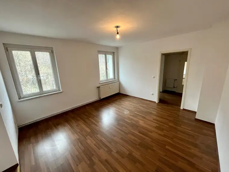 Helle 2-Zimmer-Wohnung mit Balkon und KFZ-Stellplatz