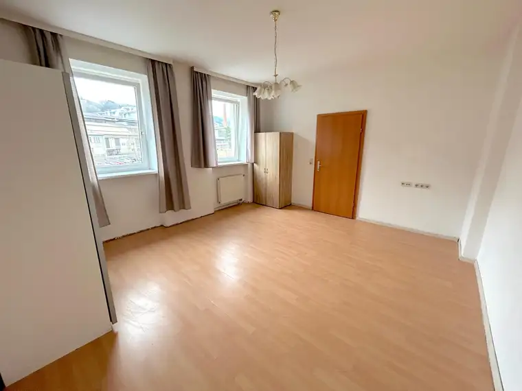 Ab Juli: Helle 1-Zimmer-Wohnung mit Parkplatz in zentraler Lage zu vergeben!