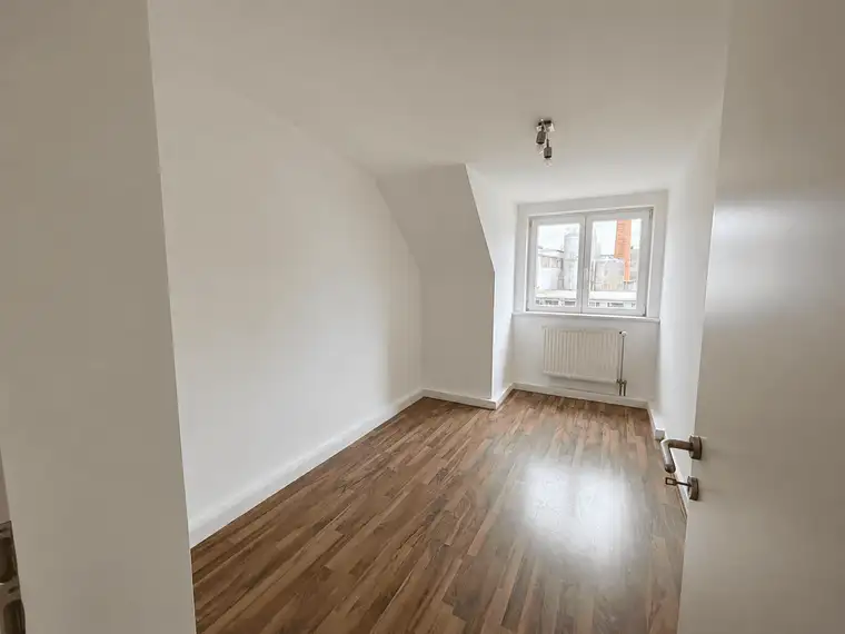 Gemütliche Dachgeschosswohnung in der Meierhofstraße zu vermieten