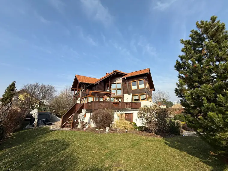 Architektur-Juwel in Logenplatz-Sonne: Einzigartige Landhaus-Villa mit Pool-Oase &amp; 424 qm Nutzfläche