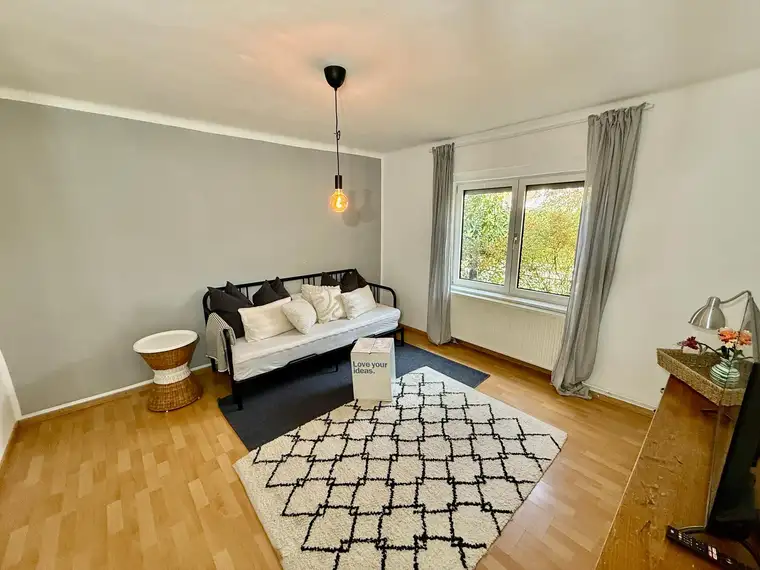 Liebes Wochenendhaus mit geringen Betriebskosten in ruhiger Siedlungslage von Laa an der Thaya!