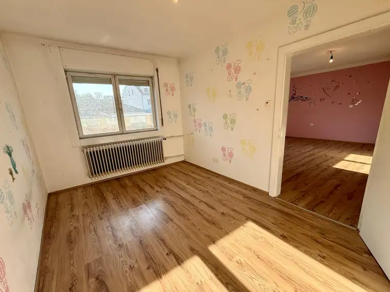 Raum für Visionäre und Bastler: Charmantes Stadthaus mit Potenzial, XXL-Stadl &amp; uneinsehbarem Garten