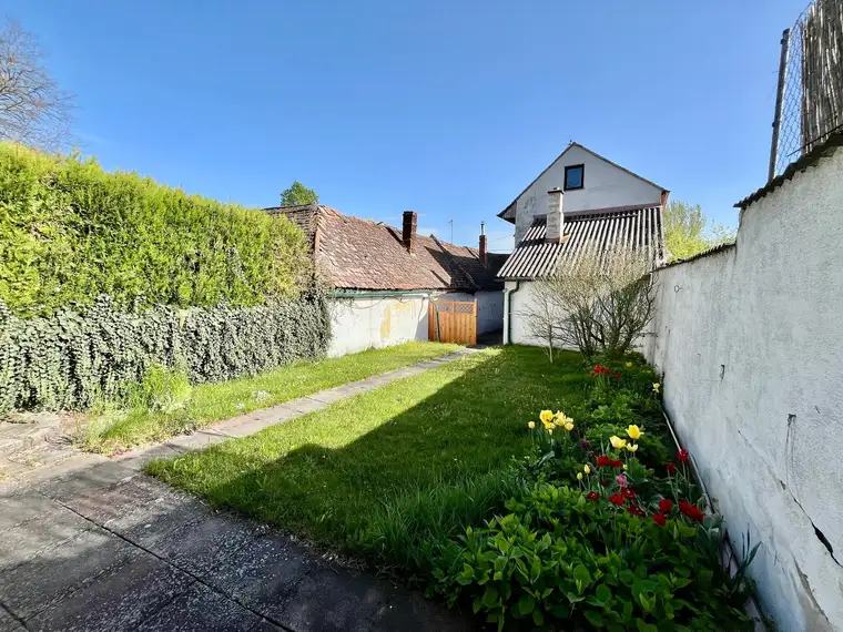 Großzügiges Einfamilienhaus mit uneinsehbarem Garten in absoluter Ruhelage!