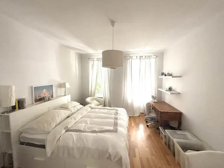 Schöne 3,5 Zimmer Altbauwohnung in zentraler Lage