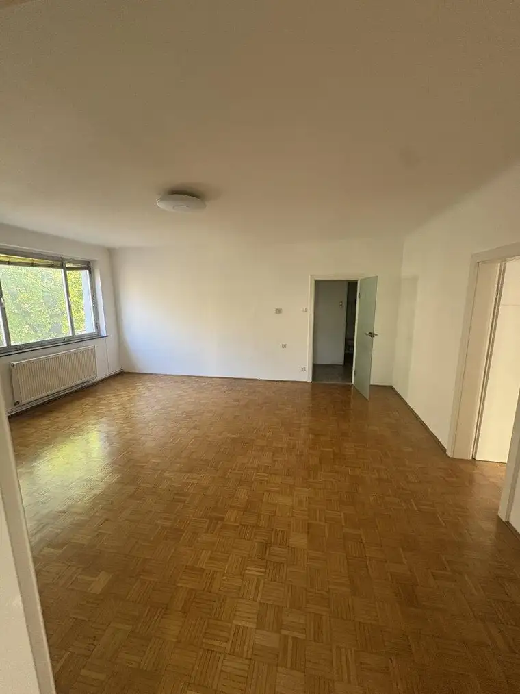 Gut geschnittene 3 Zimmerwohnung mit Potenzial