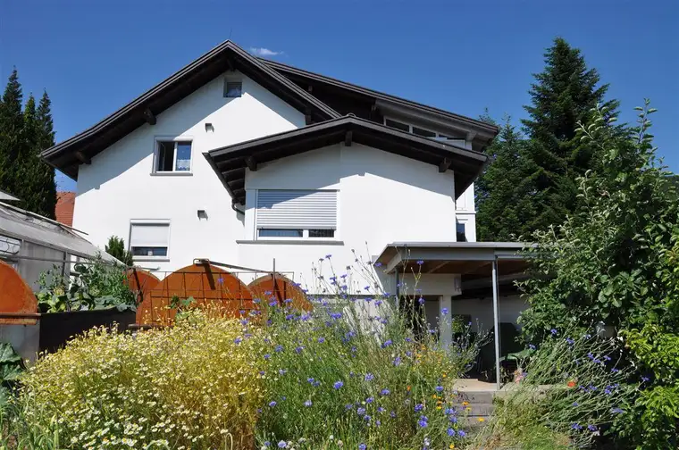 Für Gartenliebhaber mit Seeblick inklusive - Wohnhaus in Hörbranz zu verkaufen