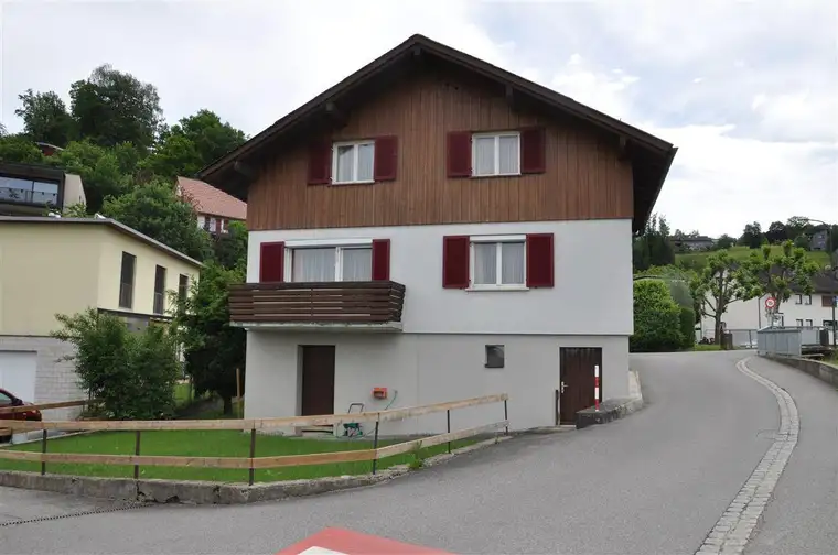 Schwarzach: Älteres Wohnhaus in ruhiger Zentrumslage
