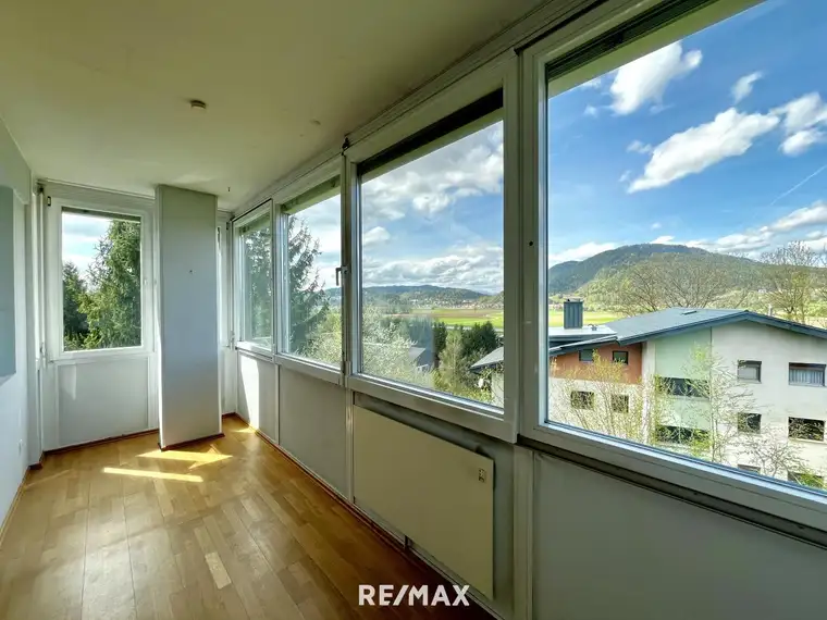 Wohnen im Grünen: 2-Zimmer-Wohnung mit Wintergarten, traumhafter Aussicht und guter Anbindung