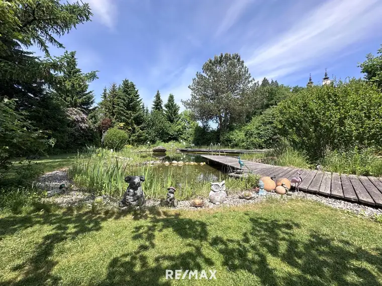 Stilvolles Einfamilienhaus mit Schwimmteich