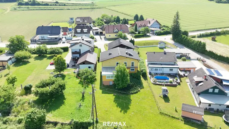 Zuhause mit Perspektive – Großzügiges Ein-/Mehrfamilienhaus mit Traumgrundstück und Weitblick