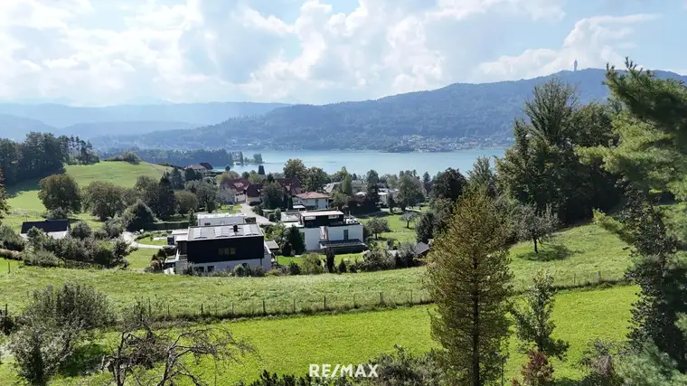 Exklusive Lage mit Wörtherseeblick – Älteres Haus auf großzügigem Baugrund (2.600 m²)