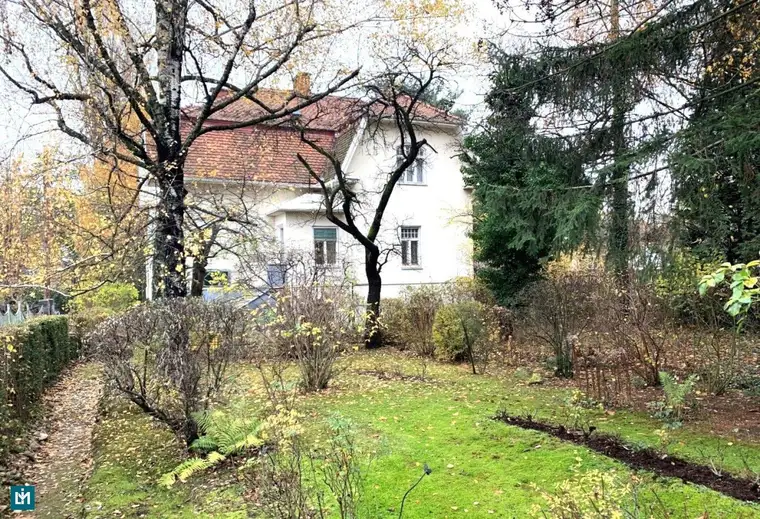 GRUNDSTÜCK MIT SANIERUNGSBEDÜRFTIGER VILLA IN GUTER LAGE