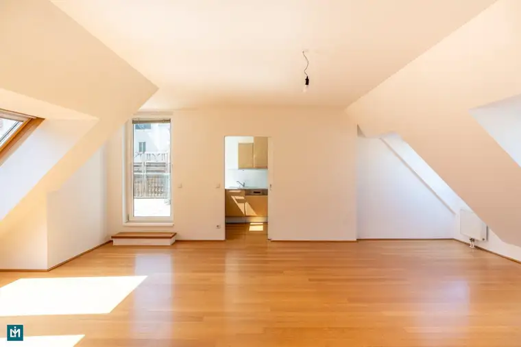 SCHÖNE 3 - ZIMMER - DG - MAISONETTE MIT 2 TERRASSEN / NÄHE U4 ROSSAUER LÄNDE