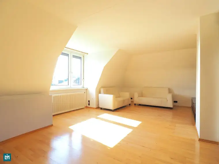 CHARMANTE 3-ZIMMER-DACHGESCHOSSWOHNUNG MIT DACHTERRASSE UND GRÜNBLICK