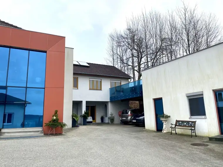 Nahe Gleisdorf: Top Betriebsliegenschaft mit Wohntrakt &amp; Bürogebäude