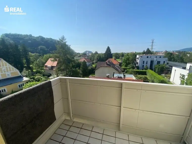 Gut vermietete Kleinwohnung mit Balkon und Schlossbergblick!