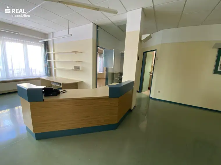 Großzügige und helle Praxis/Gewerbelokal zur Miete in bevorzugter Lage in Zeltweg