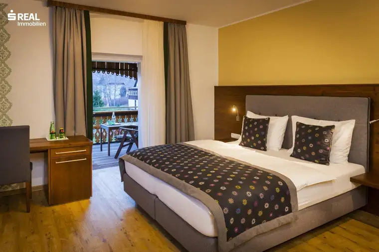 Mag. (FH) Patrick Zaunfuchs, s REAL - Gleisdorf