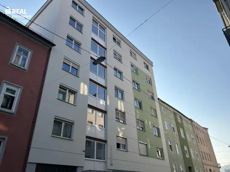 Unkomplizierte 1-Raum-Stadtwohnung mit neuer Küche in zentraler Lage mit Autoabstellplatz Nähe Grazer Hauptbahnhof!