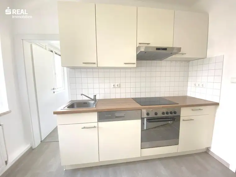 Schöne 3 Zimmer Wohnung mit Balkon &amp; neuwertiger Küche mit Geräten - in sonniger Siedlungslage nahe Zentrum