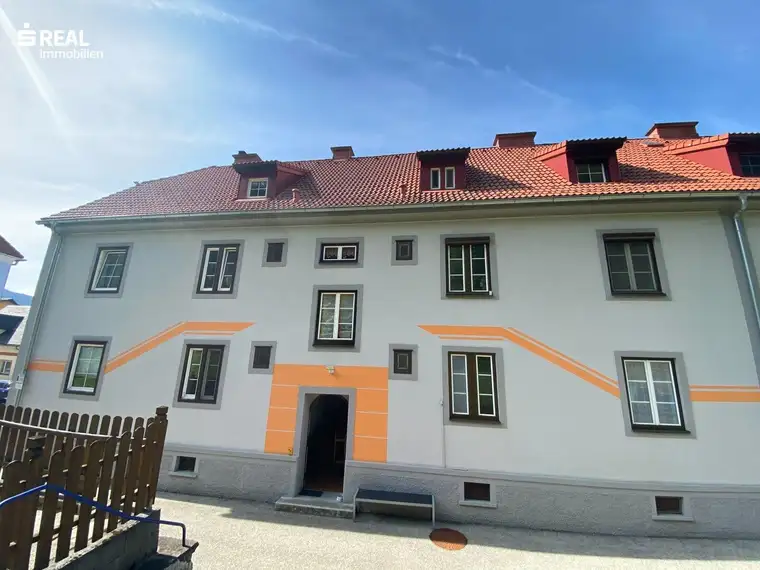 Moderne Eigentumswohnung mit Garten und Carport